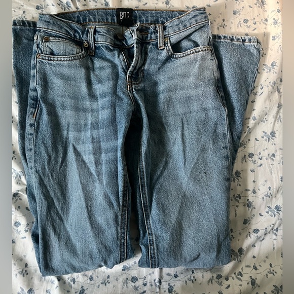 UO BDG Low-Rise Flare Jeans - Picture 4 of 6